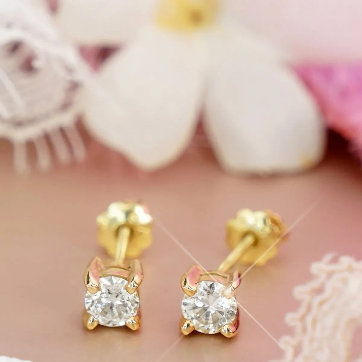 0.50-3.00 CT Round Cut Diamonds - Stud Earrings