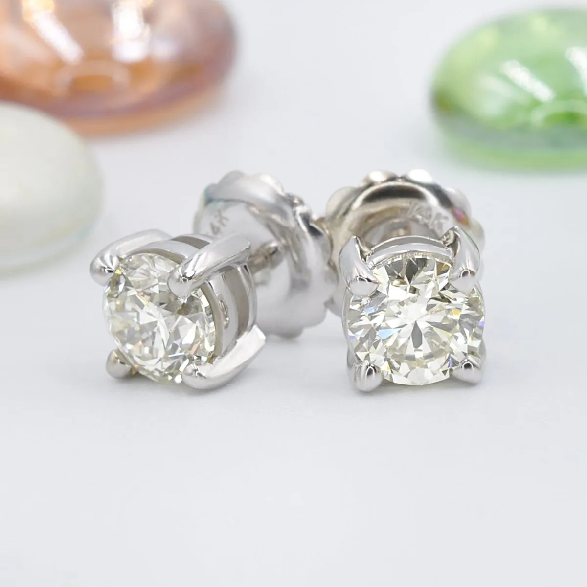 0.50-3.00 CT Round Cut Diamonds - Stud Earrings