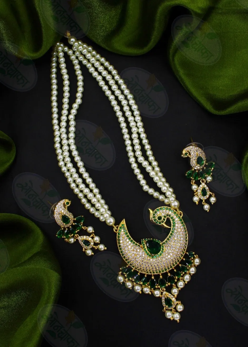 DAZZLING PEACOCK NECKLACE