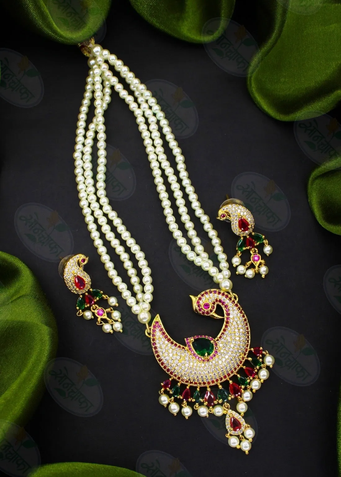 DAZZLING PEACOCK NECKLACE