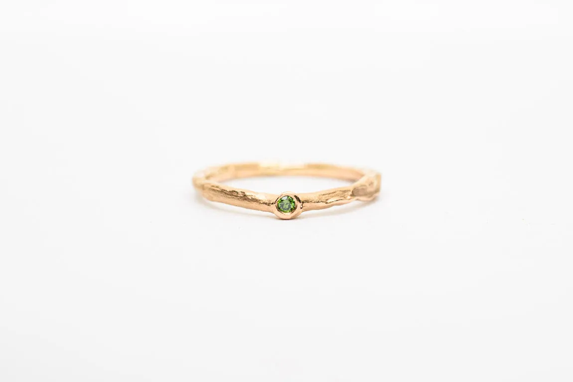 Twiggy ring V wave / stacking ring  - Style N°43 forest green diamond