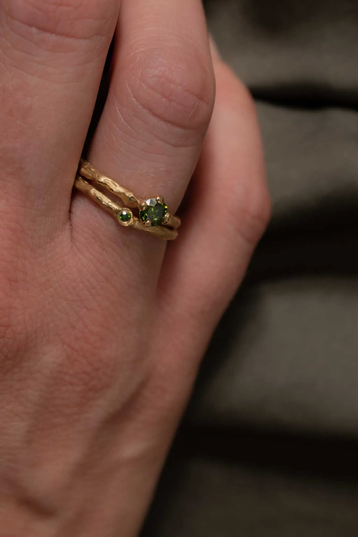 Twiggy ring V wave / stacking ring  - Style N°43 forest green diamond