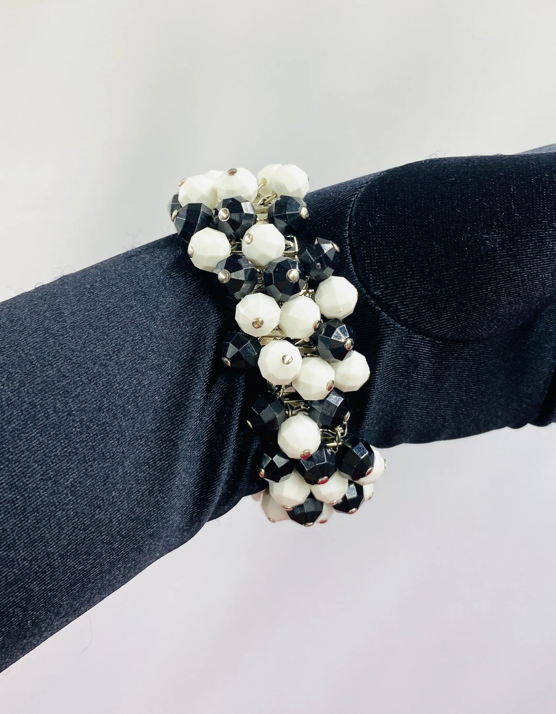 Vintage 1950s Black & White Glass Bead Cha Cha Expansion Bracelet