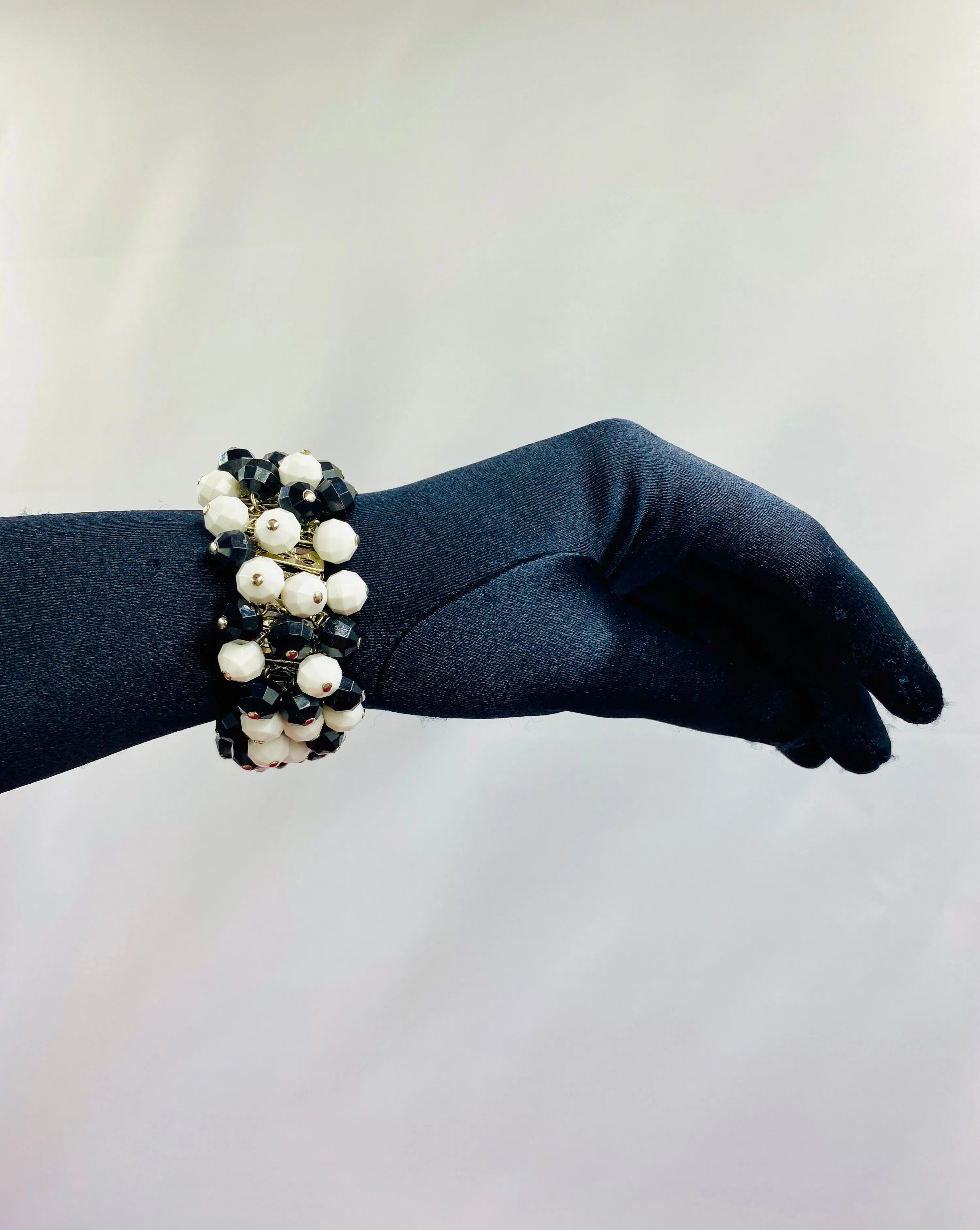 Vintage 1950s Black & White Glass Bead Cha Cha Expansion Bracelet