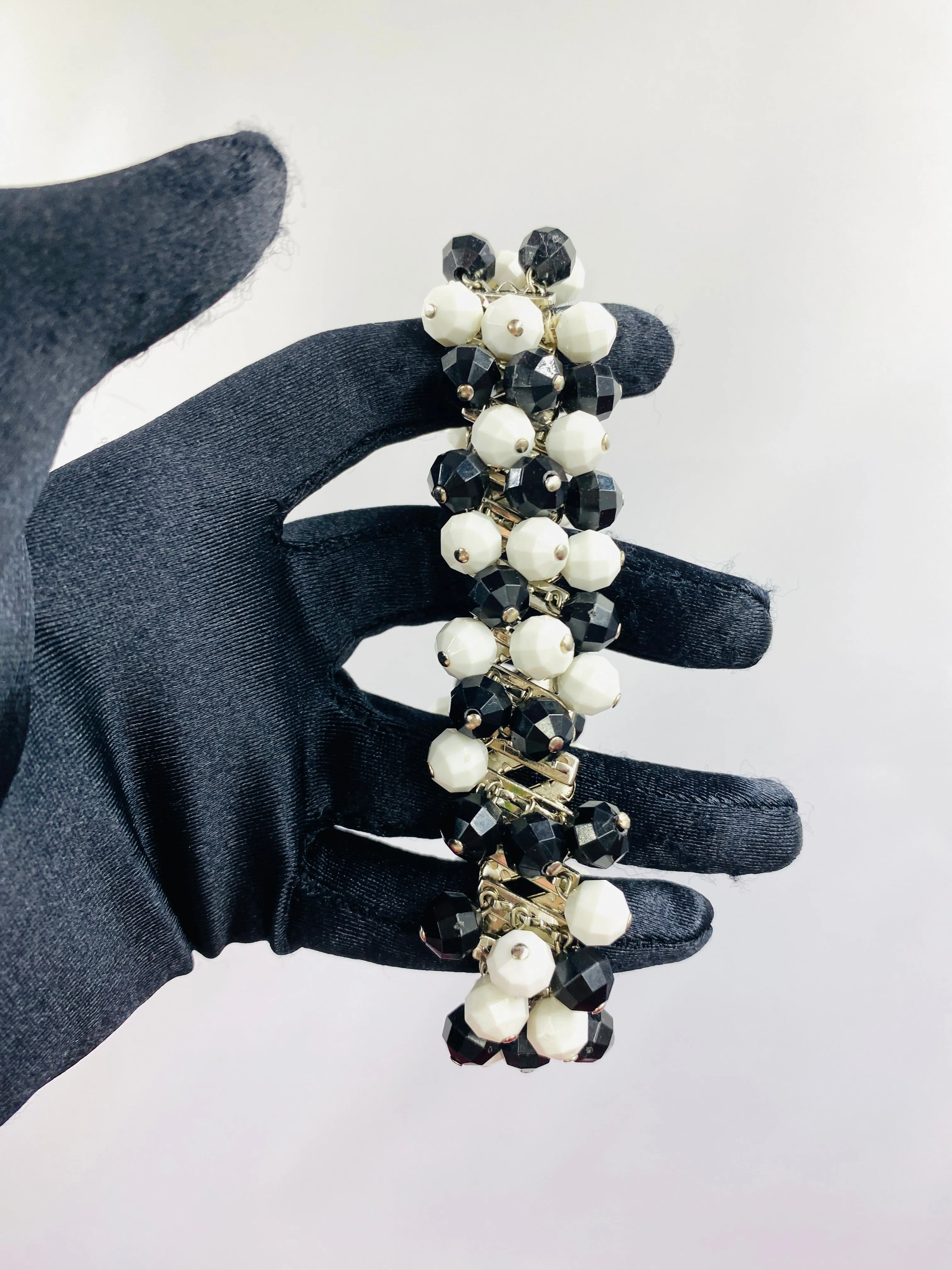 Vintage 1950s Black & White Glass Bead Cha Cha Expansion Bracelet